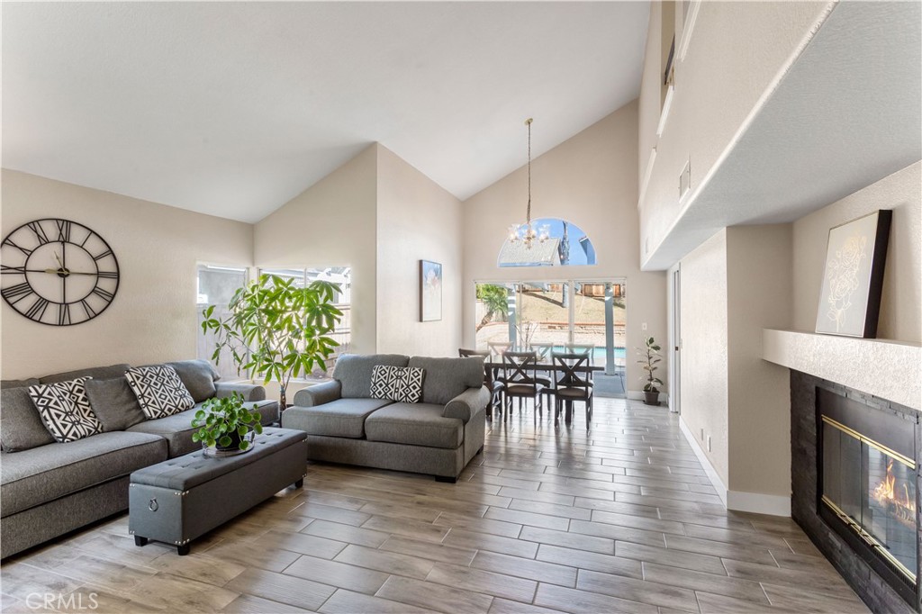 24550 Camino Meridiana