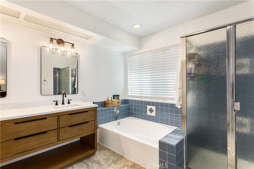 24550 Camino Meridiana