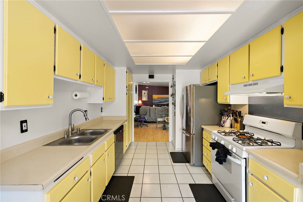 2928 Highlands