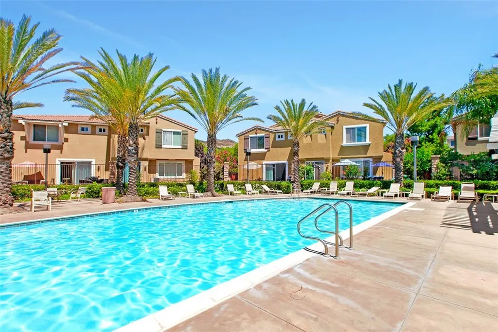 27424 Woburn Court Unit 1