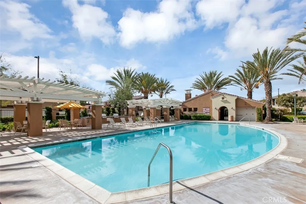 27424 Woburn Court Unit 1