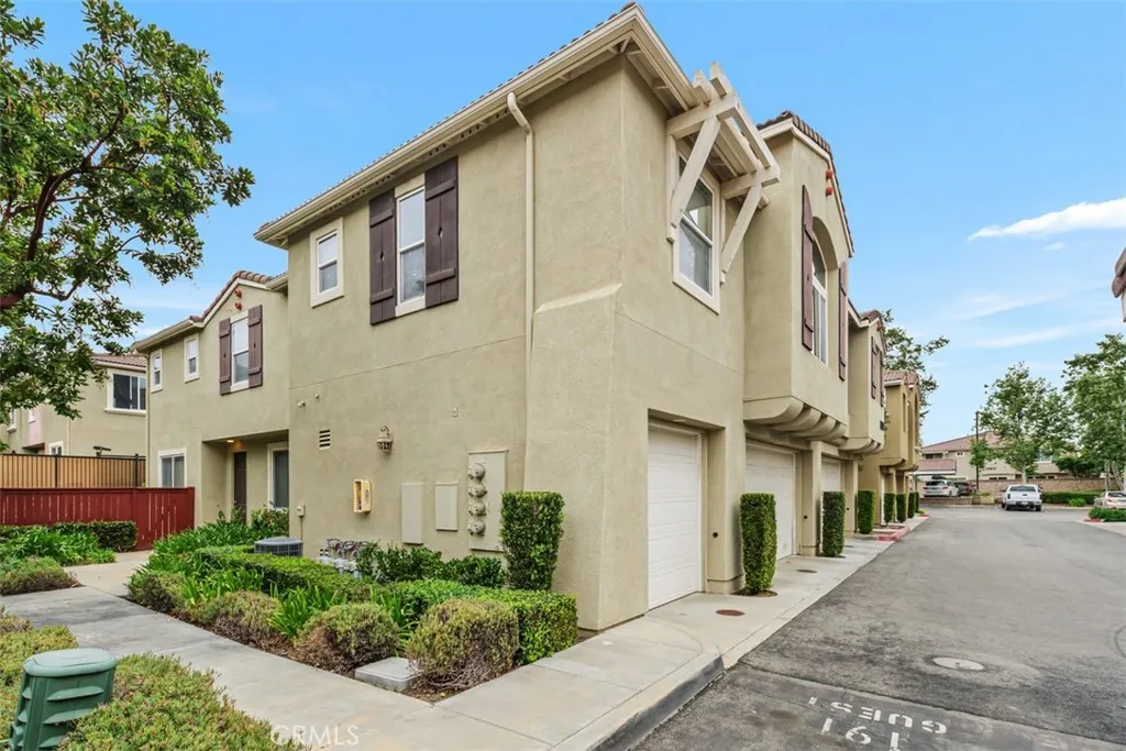 27424 Woburn Court Unit 1