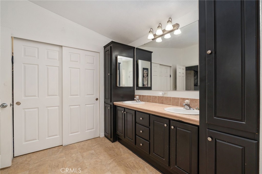 16860 Slover