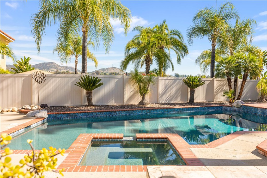 40512 Corte De Opalo