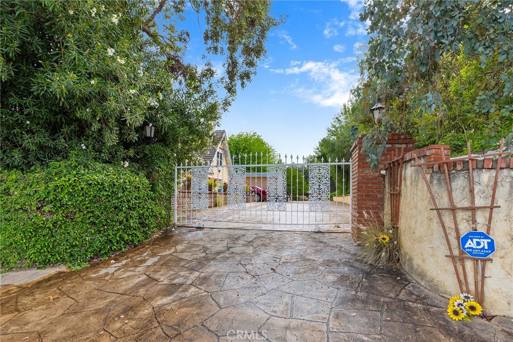 32162 Leslie St.