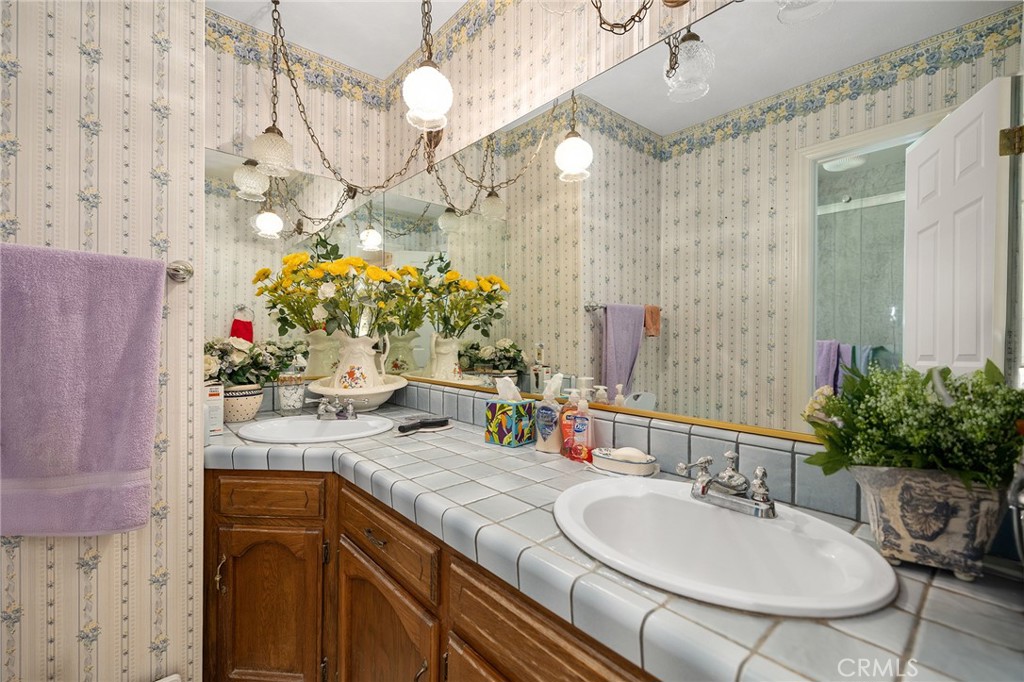 32162 Leslie St.