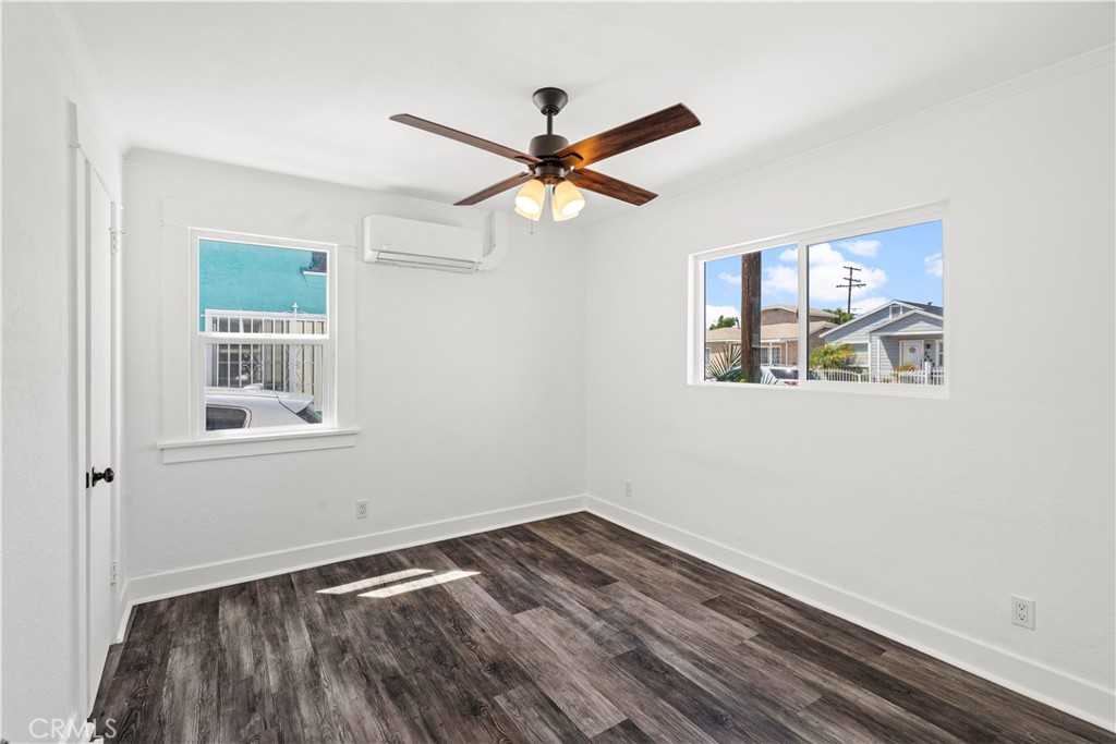 2502 Poplar