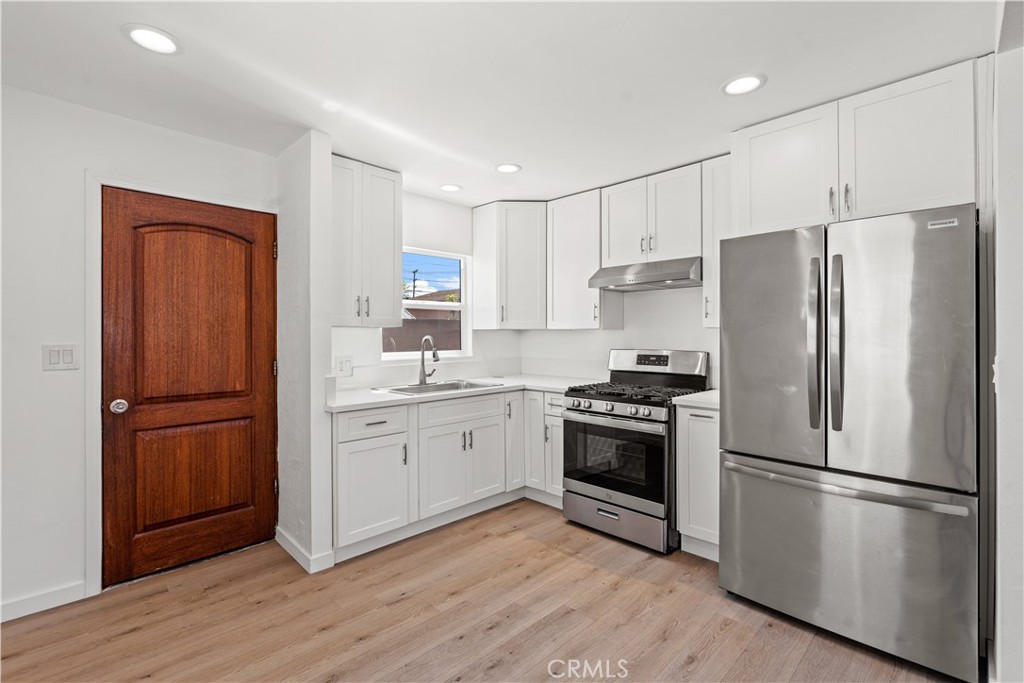 2502 Poplar