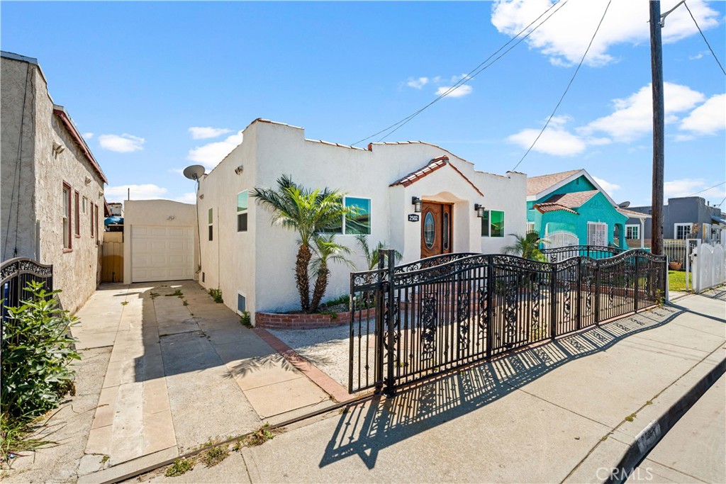2502 Poplar