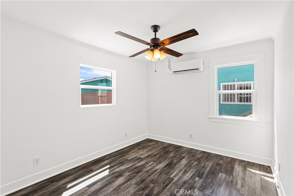 2502 Poplar