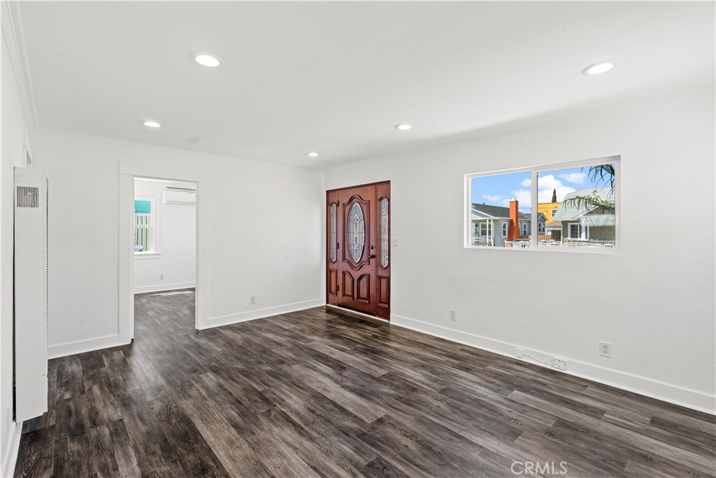 2502 Poplar
