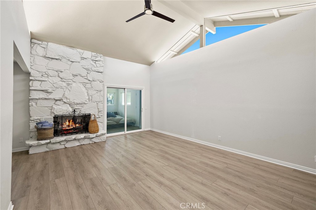 38750 Via Las Flores