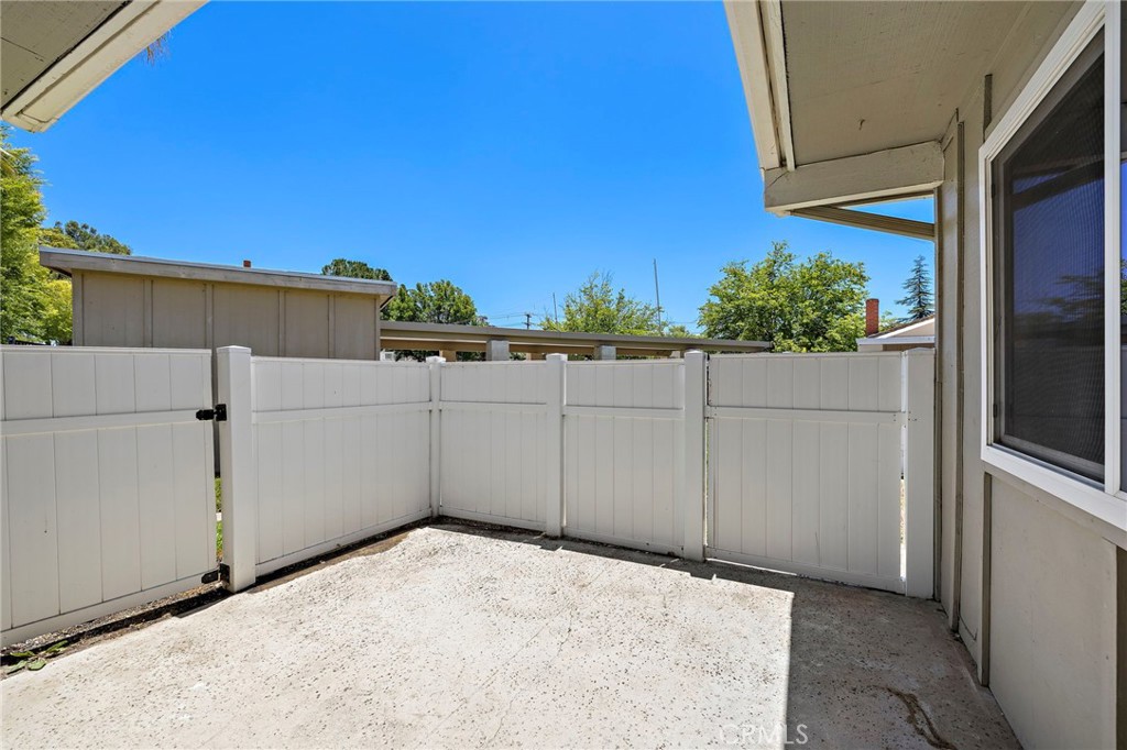 38750 Via Las Flores