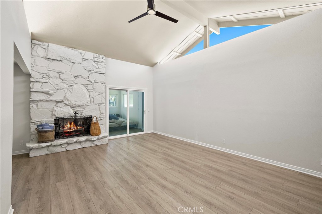 38750 Via Las Flores