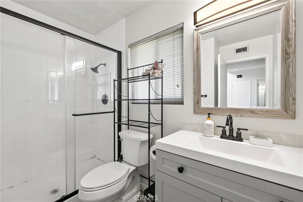 38750 Via Las Flores