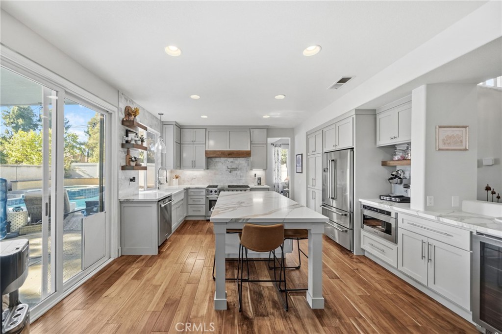 43391 Calle Carabana