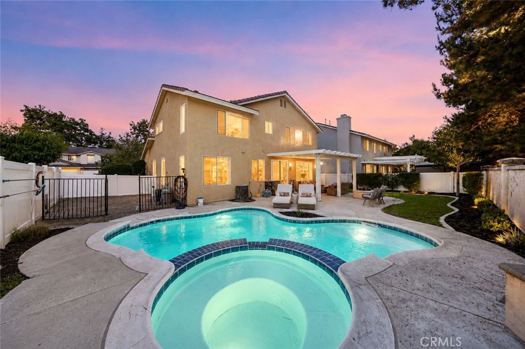 43391 Calle Carabana