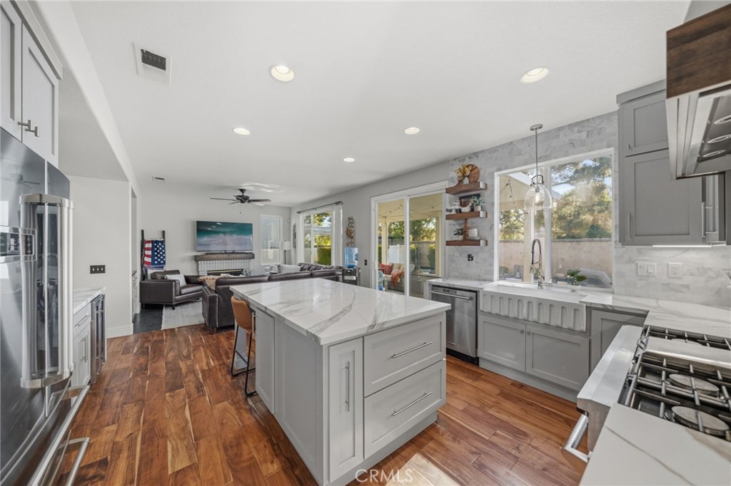 43391 Calle Carabana