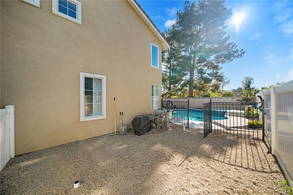43391 Calle Carabana