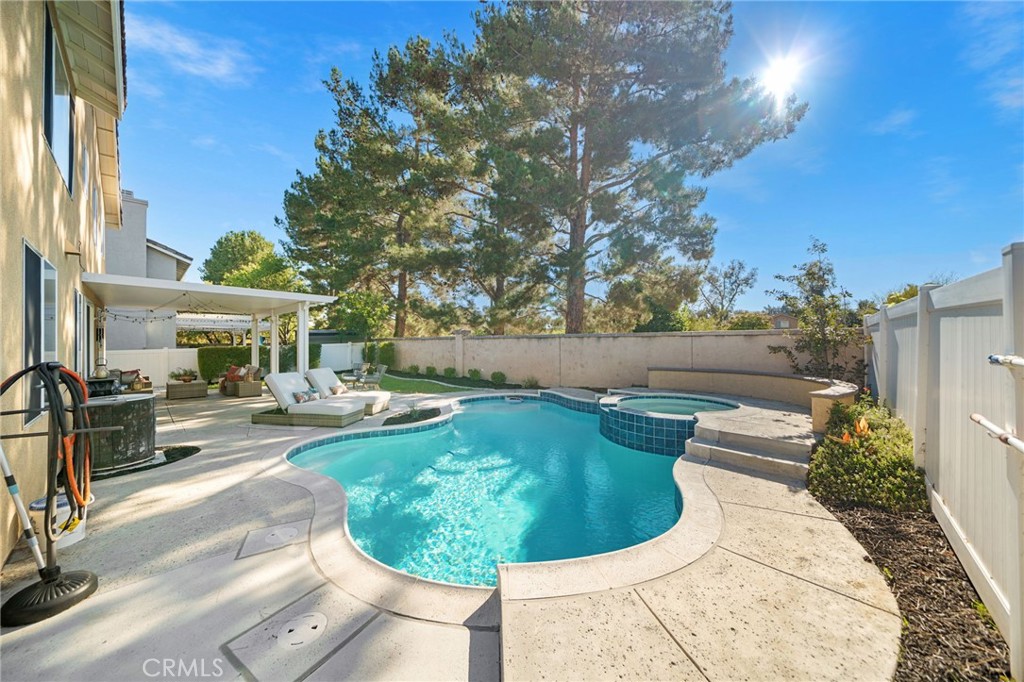 43391 Calle Carabana