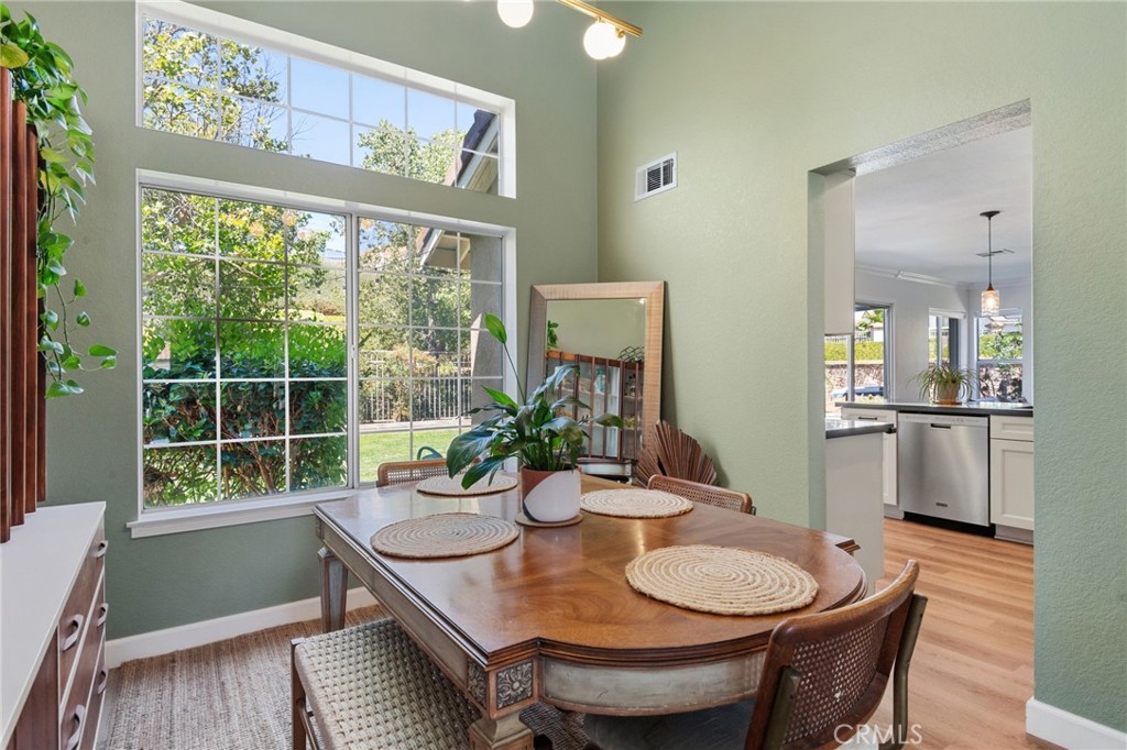 43502 Calle Carabana