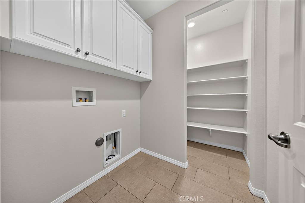 37568 River Oats Lane