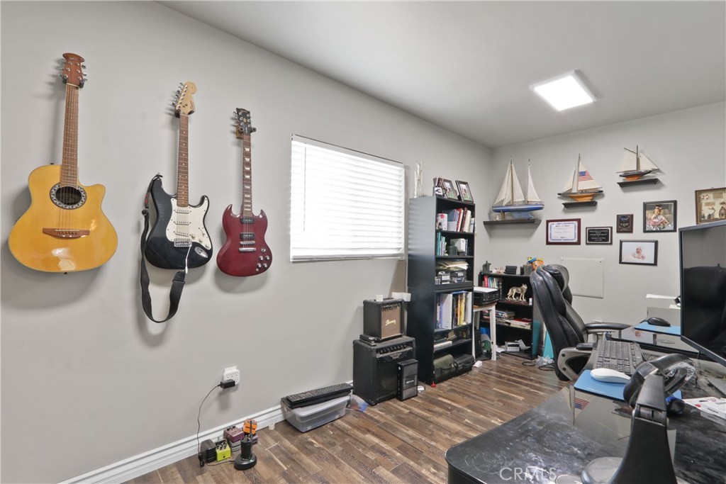 3129 W Olinda