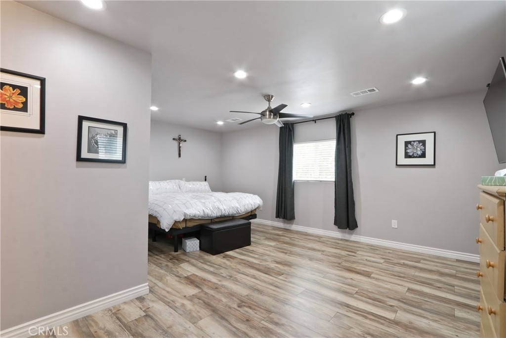 3129 W Olinda