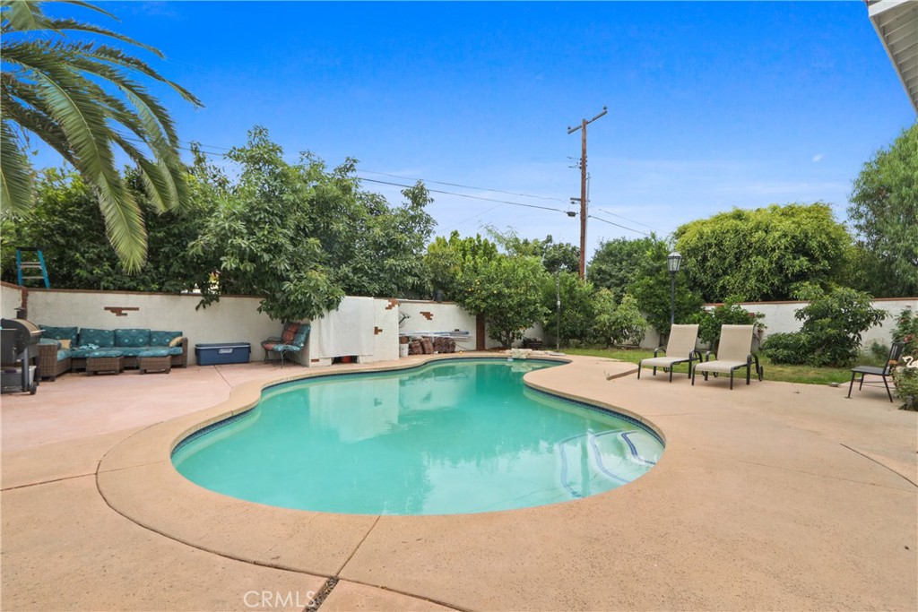 3129 W Olinda