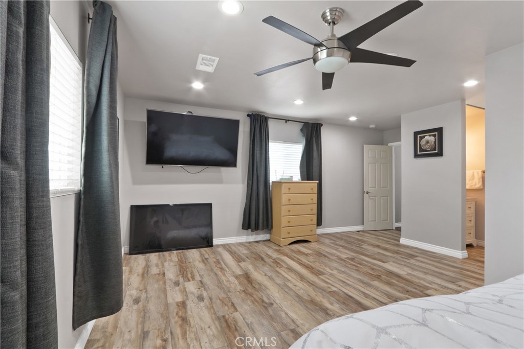 3129 W Olinda