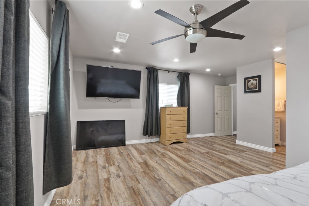 3129 W Olinda