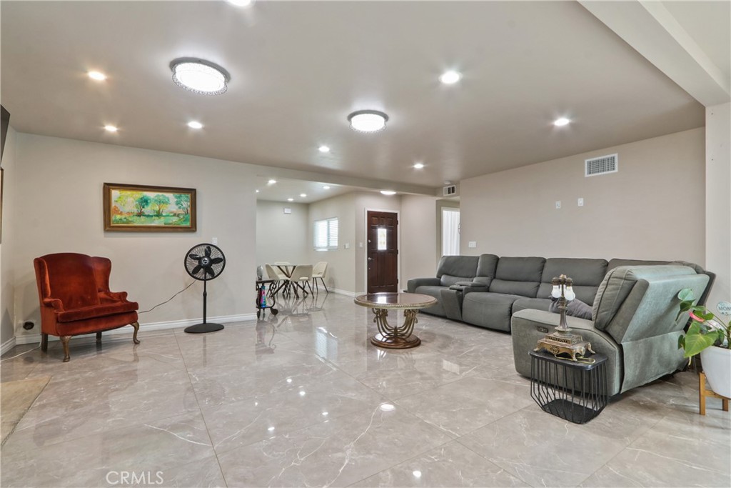 3129 W Olinda
