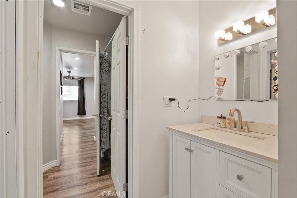 3129 W Olinda
