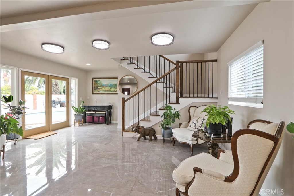 3129 W Olinda