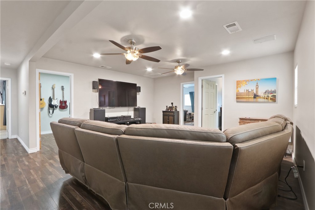 3129 W Olinda