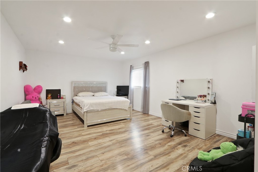 3129 W Olinda