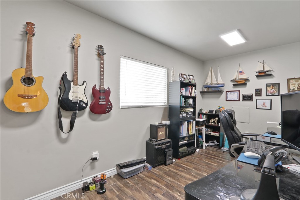 3129 W Olinda