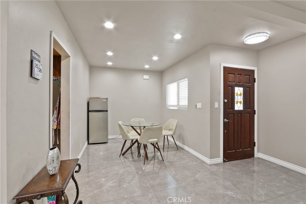 3129 W Olinda