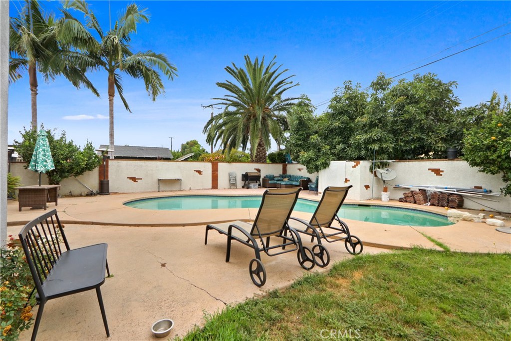 3129 W Olinda