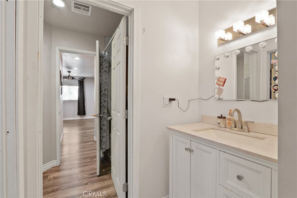 3129 W Olinda