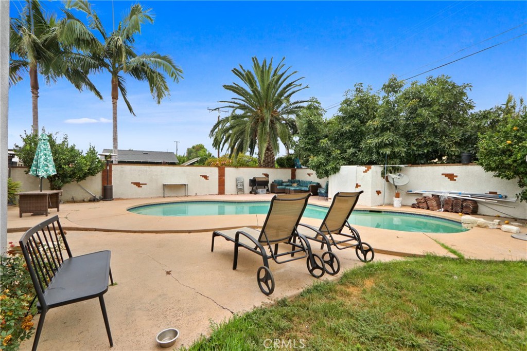 3129 W Olinda