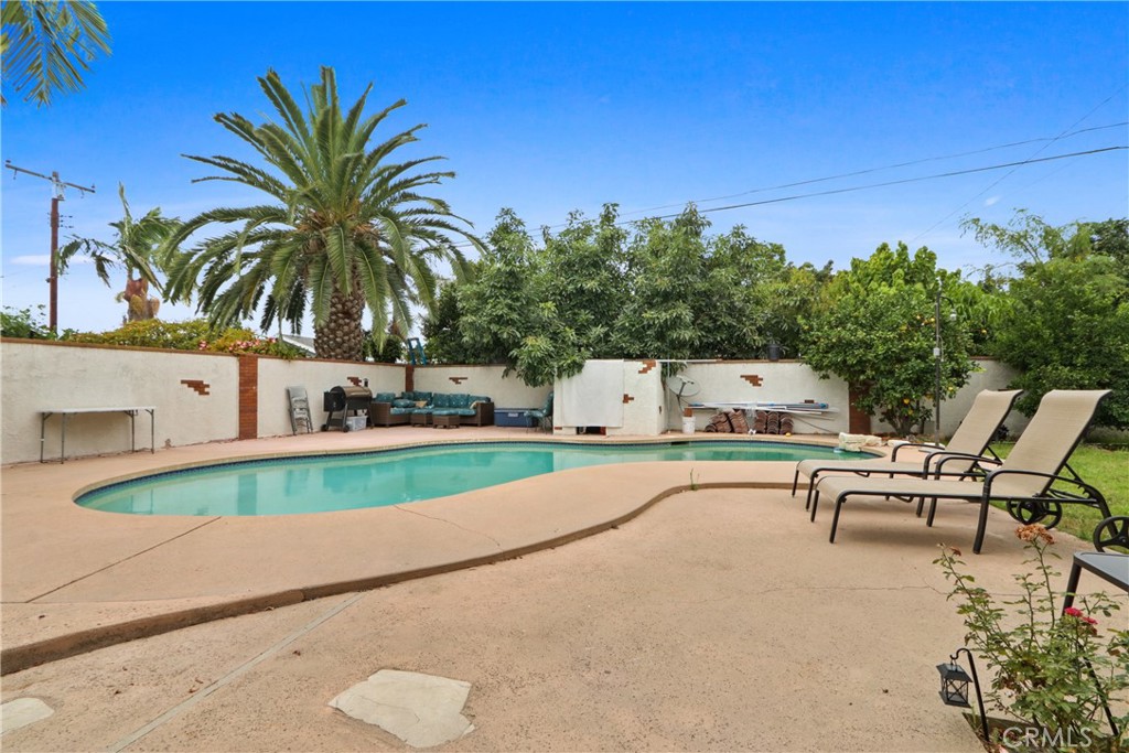 3129 W Olinda