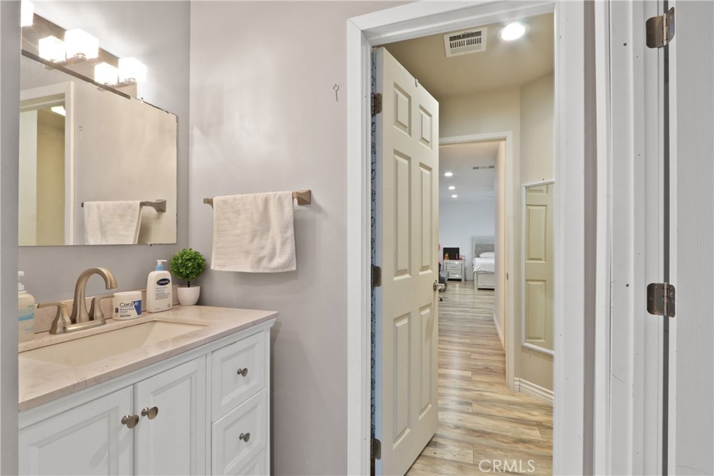3129 W Olinda