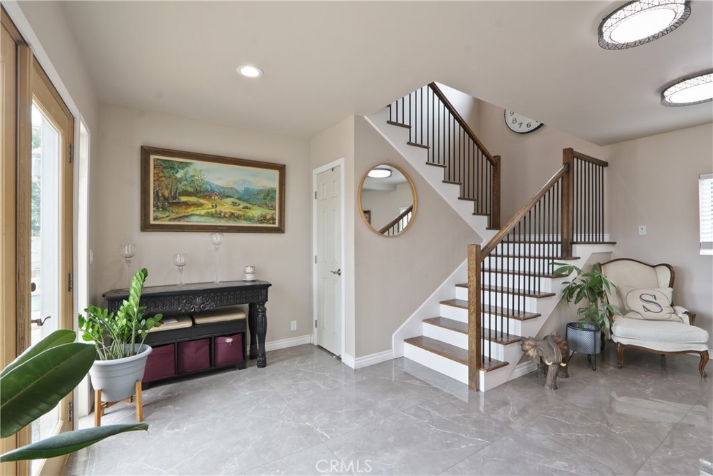3129 W Olinda