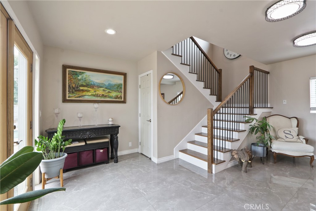3129 W Olinda