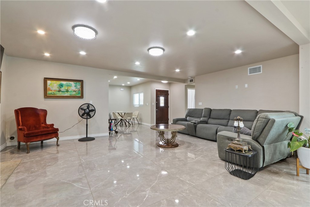 3129 W Olinda