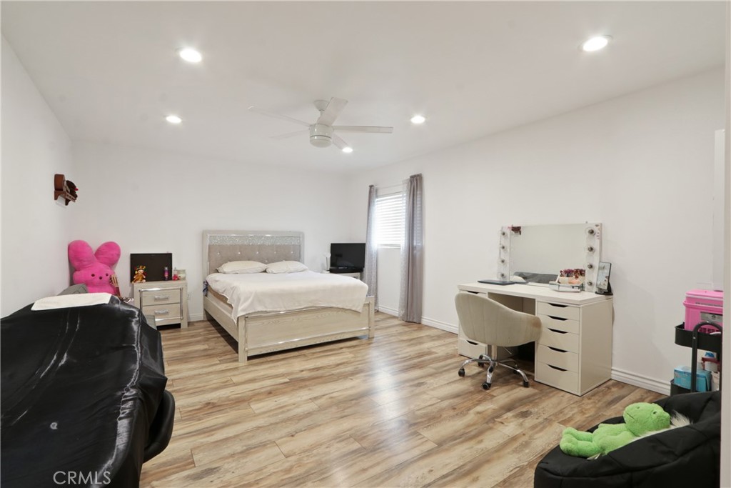 3129 W Olinda