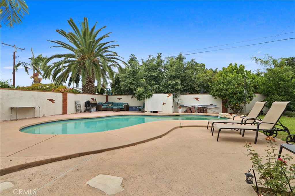 3129 W Olinda