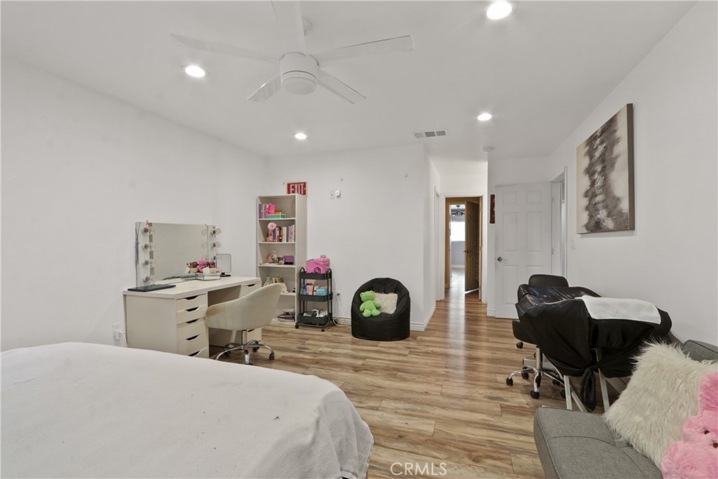 3129 W Olinda