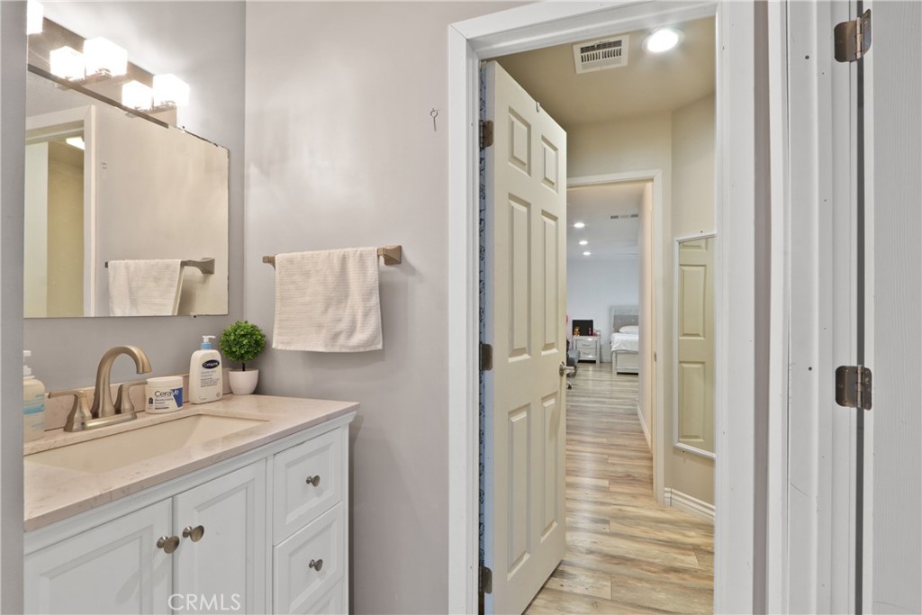 3129 W Olinda